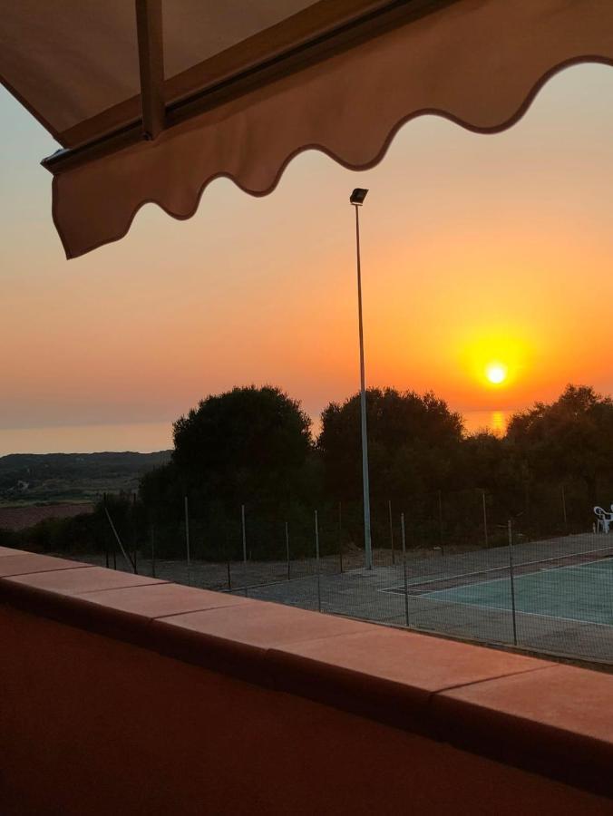 Il Geranio Villa Badesi Eksteriør bilde